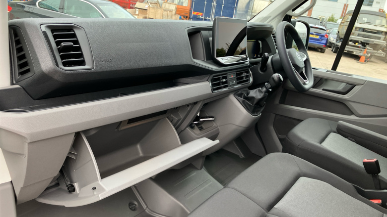 Volkswagen Crafter Cr35 Mwb Diesel Fwd 2.0 TDI 140PS Commerce Plus Low Roof Van